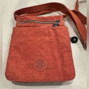 Kipling El Dorado Crossbody Bag Peachy Coral Orange Lightweight Logo Patch
